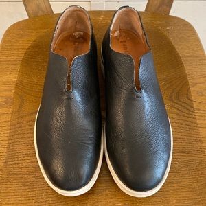 Kenneth Cole Gentle Souls Black Leather Pull on Shoes 8